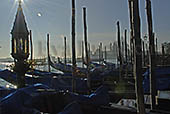 Gondoler i hamn - foto av Eva Bucksch